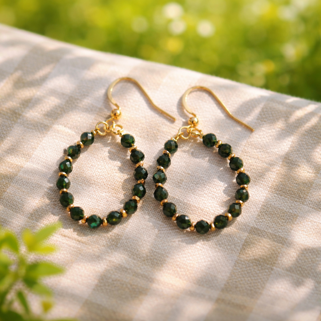 Boucles d'oreilles Pierre de Sable Vert Facettée — Plaqué or 18k, Perles Donut