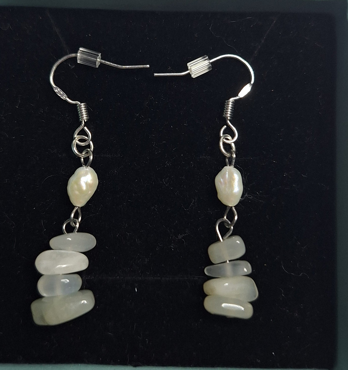 Boucles d’oreilles pendantes en pierre de lune et perle d’eau douce
