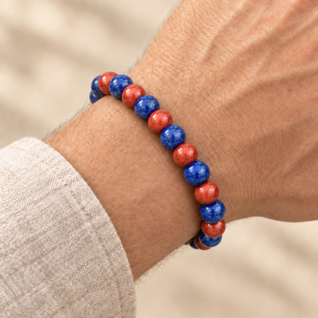 Bracelet porté au poignet avec des perles plus visibles