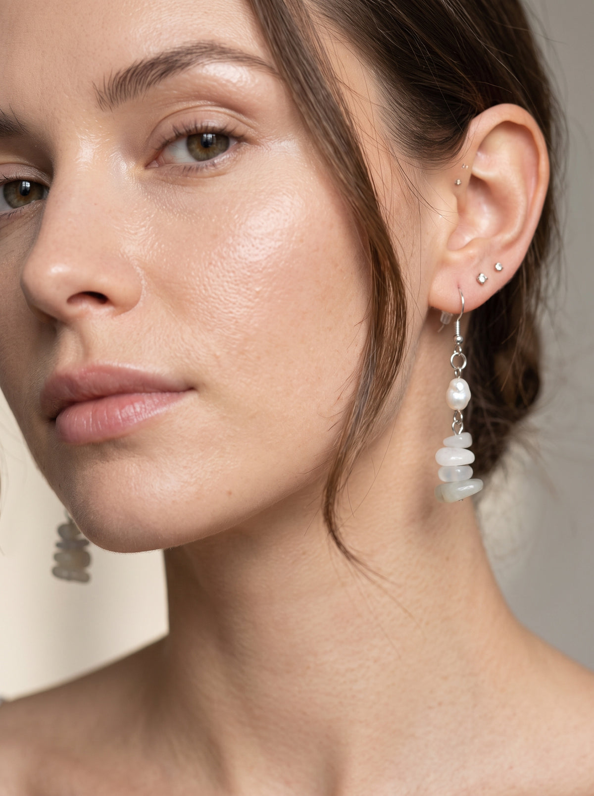 Boucles d’oreilles pendantes en pierre de lune et perle d’eau douce