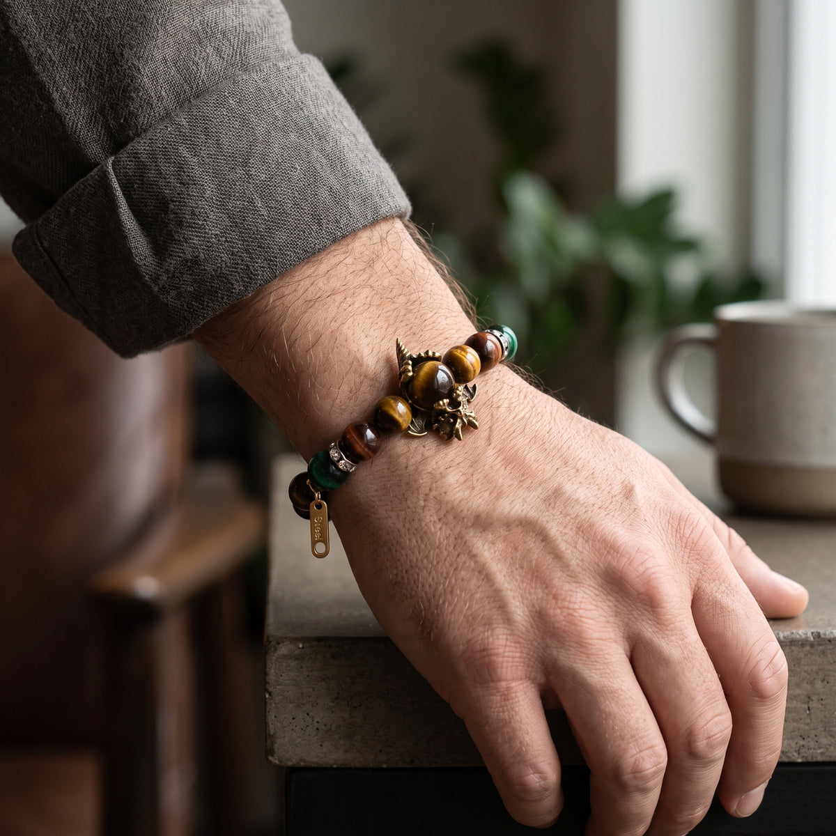 Bracelet œil de tigre 8 et 10 mm avec dragon