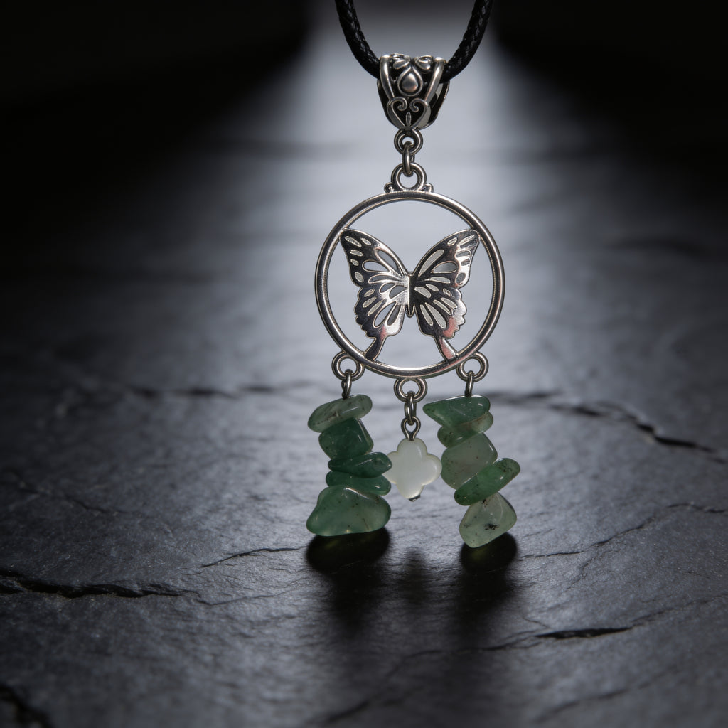 Collier ras-de-cou réglable en aventurine verte, papillon argenté et fleur Trochus