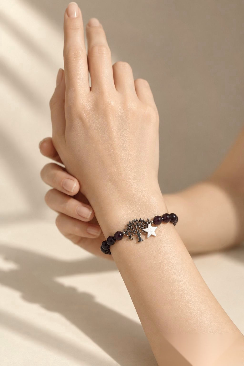 Bracelet grenat naturel AA 4 mm, arbre de vie et étoile