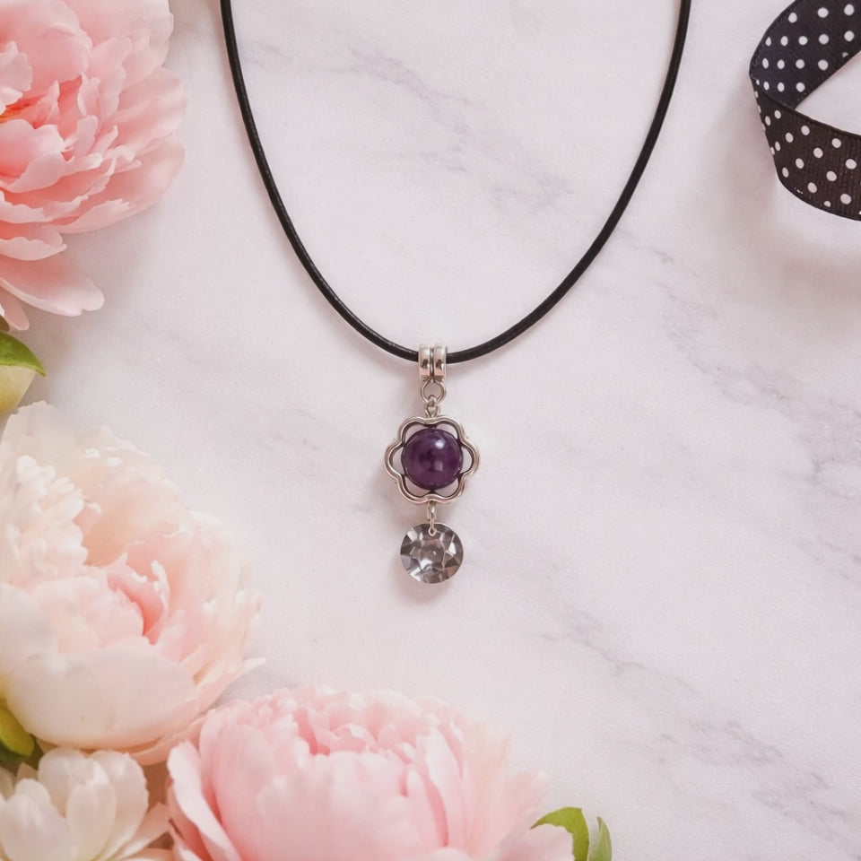 Collier Améthyste Chevronnée 8mm — Pendentif Acier, Cordon Réglable